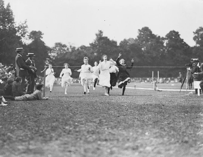 Women racing at the London Area Sports for Canadians, Norbury, England, July 1, 1918
