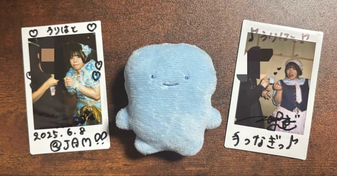 左のチェキ→なまむぎちゃんと初めましてチェキ
右のチェキ→約一年記念チェキ
