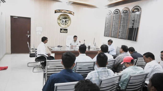  पर क्रियान्वयन के निर्देश दिए गए ताकि जनपद वासियों को पेयजल की समस्या ना हो