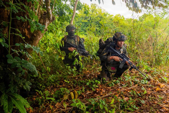 Philippine Army Cpl. Doodle Canduli, left, and Pvt. Raneil Caputol, right, soldiers assigned to 91st Brigade Reconnaissance Company, 1st Brigade Combat Team, pull security while maneuvering through the jungle alongside U.S. Soldiers assigned to 25th Infantry Division to clear an objective of opposing forces during the Joint Pacific Multinational Readiness Center Exportable Exercise at Fort Magsaysay, Nueva Ecija, Philippines, May 19, 2026.