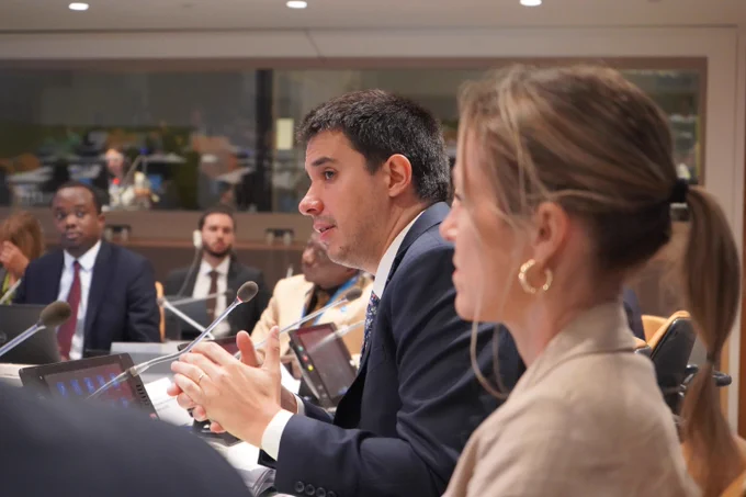 Felipe Paullier speaks during a roundtable discussion at UN Headquarters, with participants seated around him listening closely.