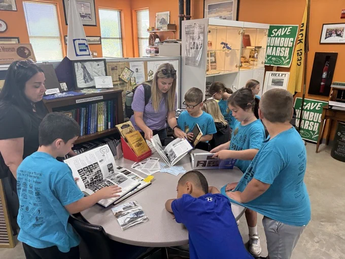 students learning about CHS at the Gib museum