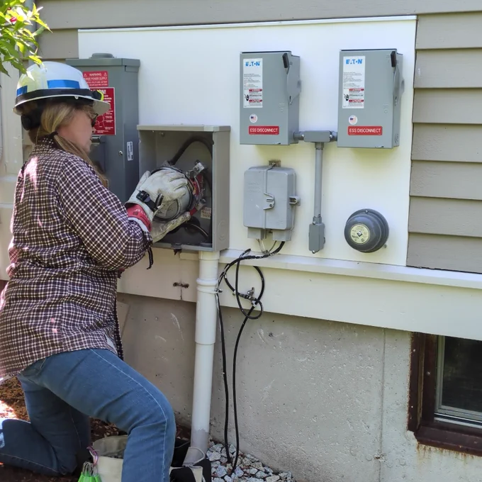 Installing a bi-directional meter.
