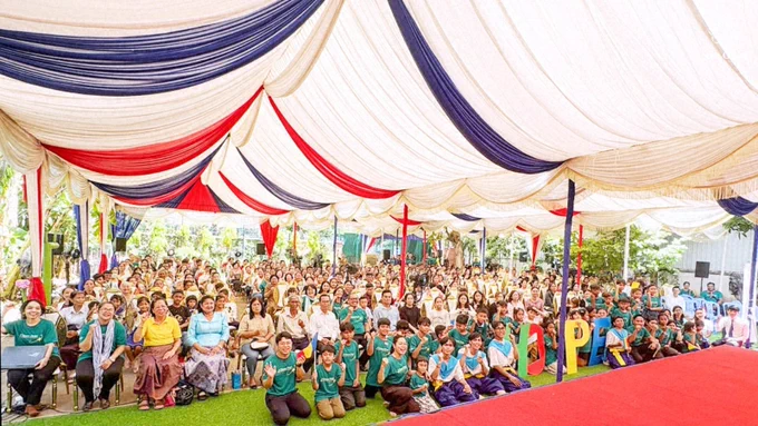 🆕News: On May 17, SGI-Cambodia held a youth culture festival at the SGI-Cambodia Culture Center in Phnom Penh to commemorate the 65th anniversary of @daisakuikeda_of’s first visit to the country. Themed “I Choose Hope,” the event drew some 500 people, including government officials, and featured a variety of youth performances. The festival concluded with participants singing together, reaffirming their commitment to peace.

#SokaGakkai #BuddhisminAction #SokaGakkaiNews