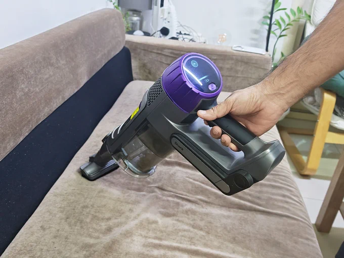 The Shark PowerDetect Clean & Empty delivers powerful cleaning, smart automation, and hassle-free maintenance, making it an excellent cordless vacuum for modern UAE homes.
