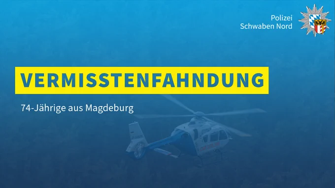 Das Bild zeigt einen Polizeihubschrauber in der Luft. Das Foto hat ein blaues Overlay mit der gelben Überschrift „Vermisstenfahndung“. Oben rechts befindet sich ein Polizeistern. 