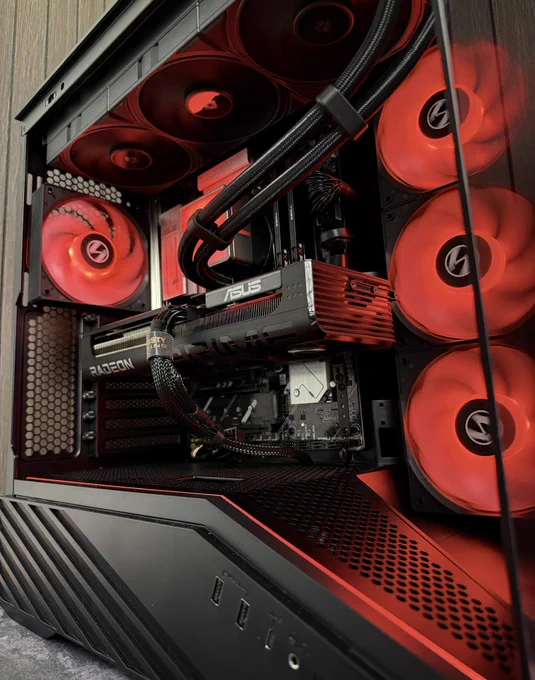 Ryzen 7 7800x3d 
Rx 9060 xt 16GB Asus Prime 
Asus B650E Max Gaming Wifi 
DDR5 32GB 16GBx2 G.Skill X5 6kmhz c36
1.5TB 
Nexaura 360mm 
Majesty 750w gold 
Lian li V100R