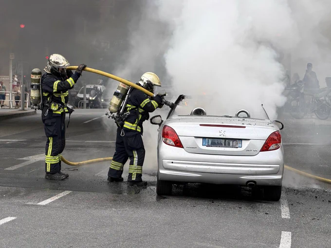 Nos missions @villedenice 🔥
Extinction 💦 feu de VL 🚗 en centre ville.