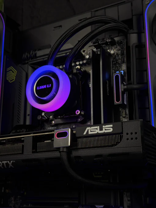 RYZEN 7 9850x3D 
CRUCIAL PRO 32GB 6000MHz CL36 
P310 2TB 7100MB/s 
MSI MAG TOMAHAWK X870-P WIFI 
ASUS PRIME RTX 5070 TI 16GB 
CORSAIR RM750e GOLD ATX3.1 
CASE LIAN LI VISION COMPACT 
LIAN LI GHD II 360MM RGB 
JONSBO   ASIAHORSE
