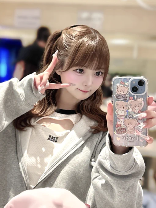 FCイベント、さがみ湖morimoriライブ
1日本当にありがとうございました！！

久しぶりのジルコさんで、5人で立つのはラストだったので、今までの色んなことを思い出しながらライブしたよ¨̮🪄︎︎さやか達が成長してきた場所で大好きなみんなと過ごせて嬉しかったです！今日はレッスン着でビンゴ大会もしたりとってもレアでした（ ܸʚ̴̶̷̷⩊ʚ̴̶̷̷ ܸ）
今回FCイベント申し込んでくれたけど来れなかった方もいたよね😭今度はもっとたくさんのみんなと特別なイベントできたらなと思います！！♡
改めて、誰よりも熱い気持ちで応援してくれるみんなが大切だなって思ったし、いつも感謝の気持ちでいっぱいです！

そして野外ライブも会いに来てくれてありがとう……！！2回ししてくれた方もいたり、さがみ湖で待っててくれた方もいて、お天気も悪かったのにそんな中でも一緒に楽しんでくれて嬉しかった(；；)♡
忘れられない野外ライブになりました！🌳💘
水色のペンライトが見えてとっっても頑張れた！！✨️

明日は北海道リリイベです！！ 
パッキング頑張る、、！

#わんふぉにーセトリ
🎀ふぁんふぉにータイム
SE 
相対論
キューピット参上
SugarDoll
MC・ビンゴ大会
生まれたトキから白歴史
GoingMyWay
じぶんラブ宣言
MC

🎀ガルガルフェスティバル
君ラブ!♡
僕らのStory
MC
生まれたトキから白歴史
ウォータープルーフガール
ナツコイライダー
MC