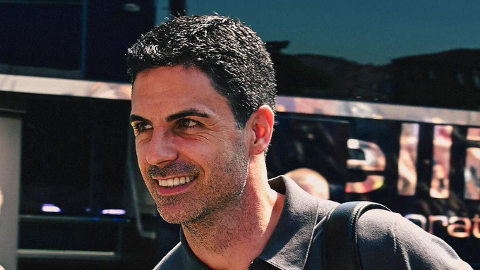 Mikel Arteta arrives at Selhurst Park.