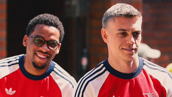 Jurrien Timber and Leandro Trossard arrive at Selhurst Park.