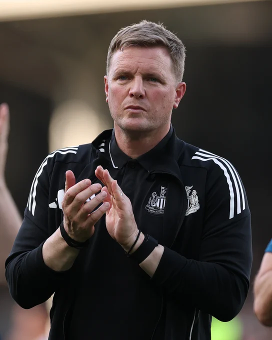 Eddie Howe claps the fans at full-time