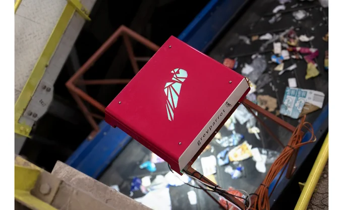 Image of Greyparrot Analyzer Unit at a recycling facility.

Image provided by Greyparrot