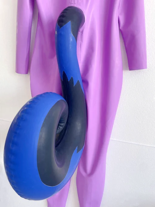 A specially curved inflatable tail from www.kinkprojects.com