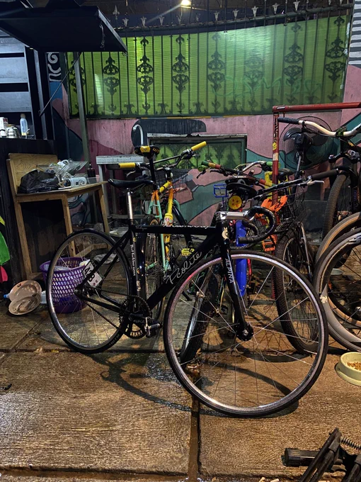 FRAMESET 
- PCO LITE SZ48 
- ⁠FORK ALPINA NONBRAKE HOLE MAX TIRE 25c
- ⁠HEADSET STRUMMER (NEW)

BARSET 
- DROPBAR UNO 36CM 
- ⁠STEM WAKE X2 120 10’ (NEW)
- ⁠TOPCAP RAWKCAPS

SEATSET 
- SEATPOSE ARDENLY NONSB
- ⁠SADDLE GUB 
- ⁠SEATCLAMP BAWAAN PCOLITE 

CRANKSET 
- CRANK ARM SKEACE 
- ⁠CHAINRING LIKE F5 SPLATTER GOLD 
- ⁠PEDAL PROMEND SPD SL 
- ⁠RANTAI S1 GOLD 
- ⁠BB MEROCA 

WHEELSET (KONDISI WHEELSET NEW)
- RIMS ARDENLY ULTRA LIGHT
- ⁠HUB ARDENLY HIGH FLANGE
- ⁠COG OXO 17T 
- ⁠TIRE REAR THICKSLICK 
- ⁠TIRE FONT KENDA

PRICE 8.7 NET