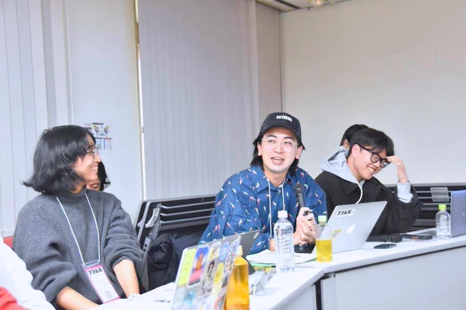 登壇者が話している様子