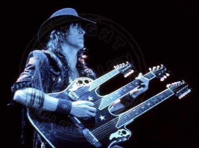 Triple neck = Guitar gawd