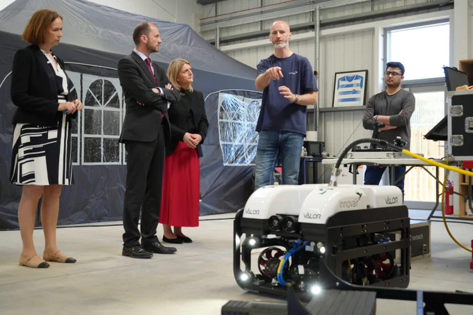 Energy Minister Stephen Gethins joins ETZ  visit.