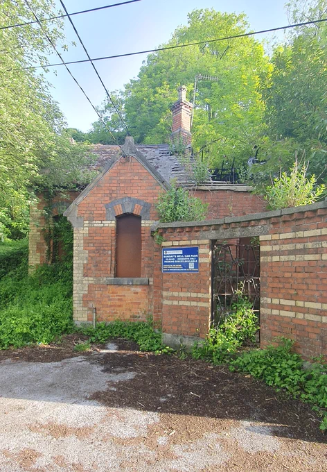 Who needs a historic gate house as a home when instead you can have decay, dereliction & another car park

Sundays Well, Cork City #DerelictIreland 