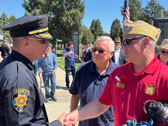 Sheriff Weekly shaking hands with a Veteran