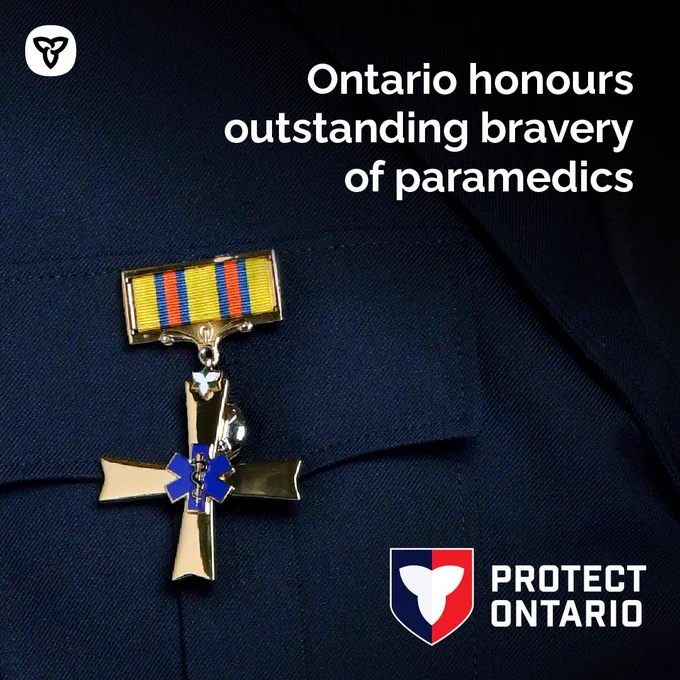Photo of the Ontario Medal for Paramedic Bravery. Image Text: Ontario honours outstanding bravery of paramedics.
