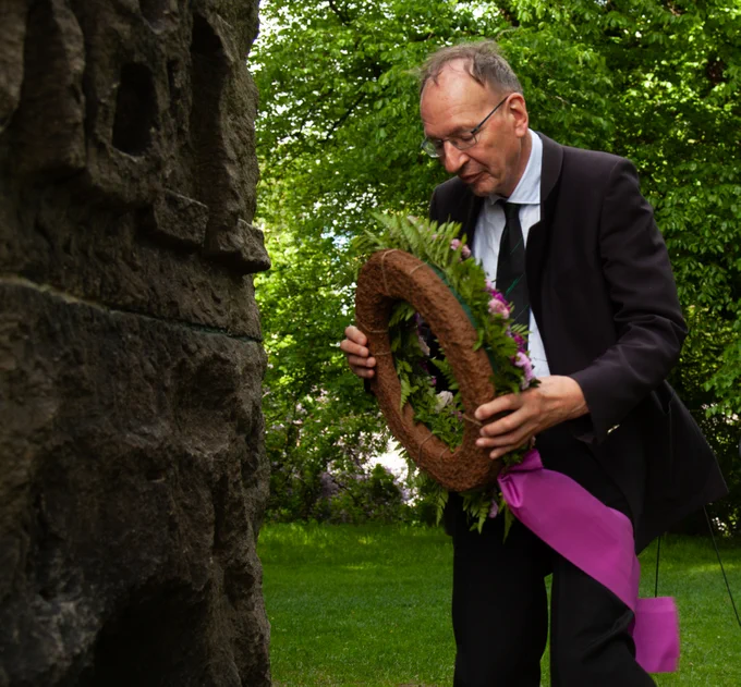 Abel Prize laureate 2026 Gerd Faltings at the wreatlaying ceremony. (Photo by Eirik Furu Baardsen / DNVA)