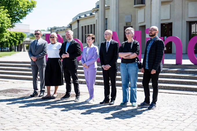 Prof. Tadeusz Stefaniak, prof. Aneta Stosik, AWF Wrocław, Radosław Michałowski, Urząd Miejski Wrocławia, prof. Agnieszka Piwowar, UMW, prof. Roman Cieślak, dr Agnieszka Jacobson-Cielecka, Sławomir Prusakowski, USWPS 
Fot. Grzegorz Rajter