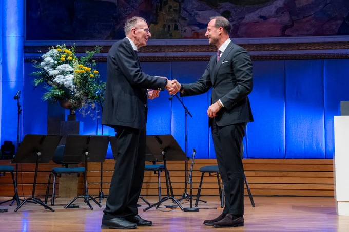 The German Mathematician Gerd Faltings being awarded The Abel Prize 2026 by H.R.H. Crown Prince Haakon. (Photo: Thomas Brun / NTB Kommunikasjon / The Abel Prize).
