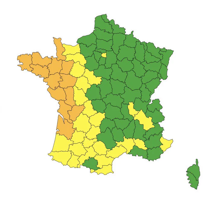 Carte des vigilances météo en France pour le 27 mai 2026. 13 départements de l'ouest sont en vigilance orange canicule.