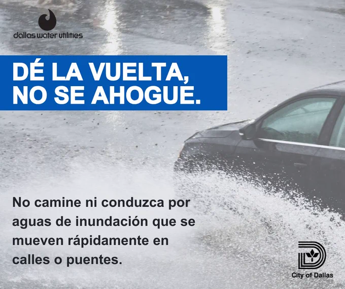 Imagen de vehículo conduciendo durante una tormenta
