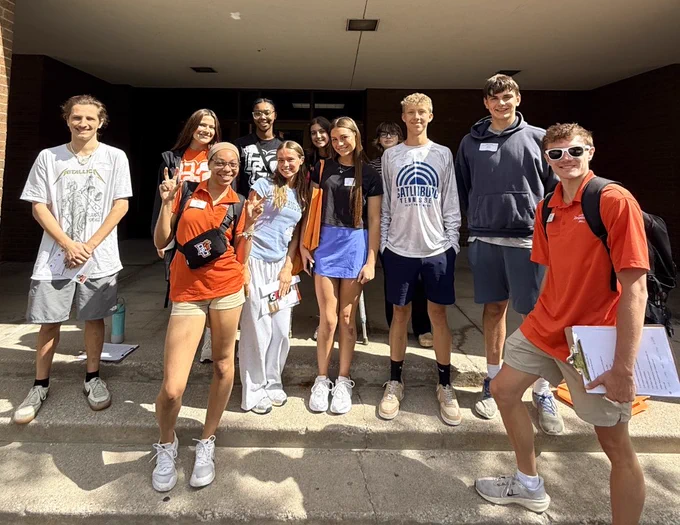 Students and Orientation Leaders at BGSU Orientation on a sunny campus