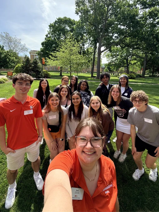 Students and Orientation Leaders at BGSU Orientation on a sunny campus