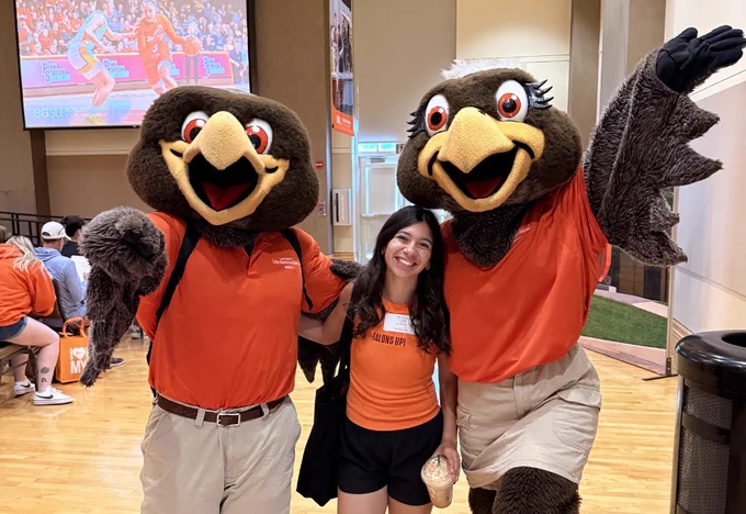 Students and Orientation Leaders at BGSU Orientation on a sunny campus