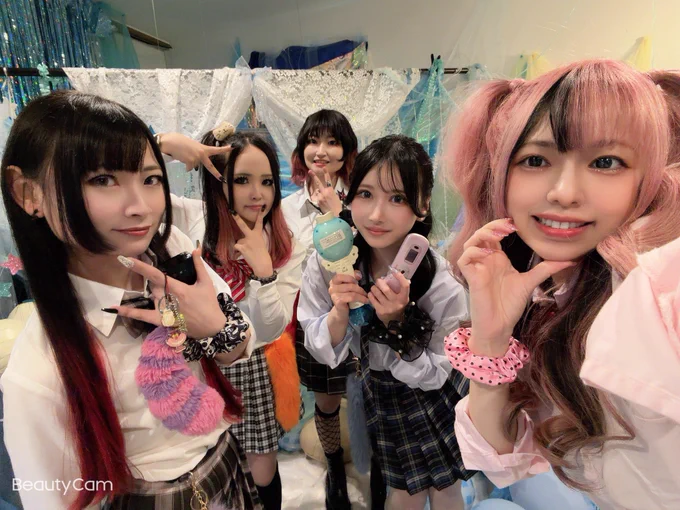 フォロワー100人↑↑
ありがとうございます💖