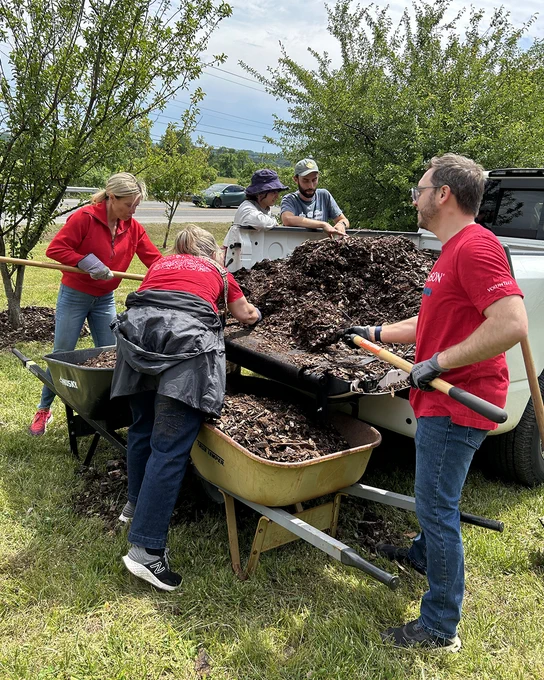 Our Product Solutions Group volunteered with The Nashville Food Project and assisted with gardening tasks such as mulching and weeding fruit trees.