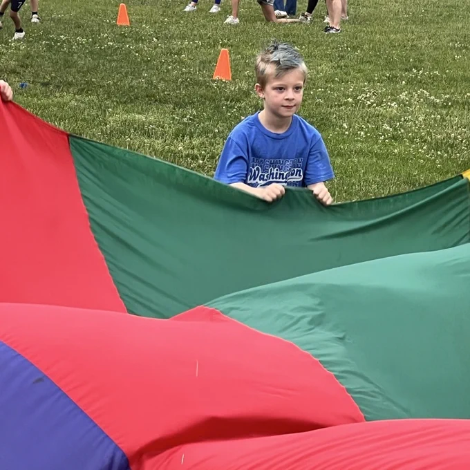KRO playing Parachute 