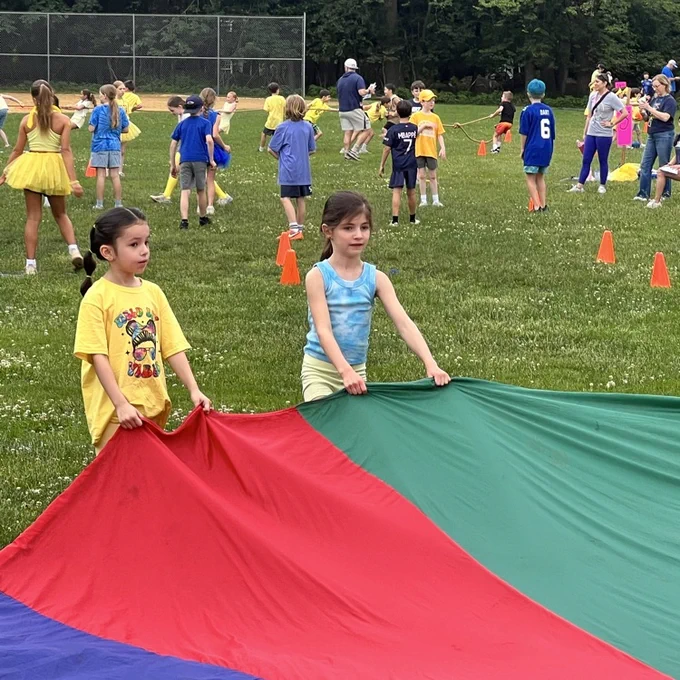 KRO playing Parachute 
