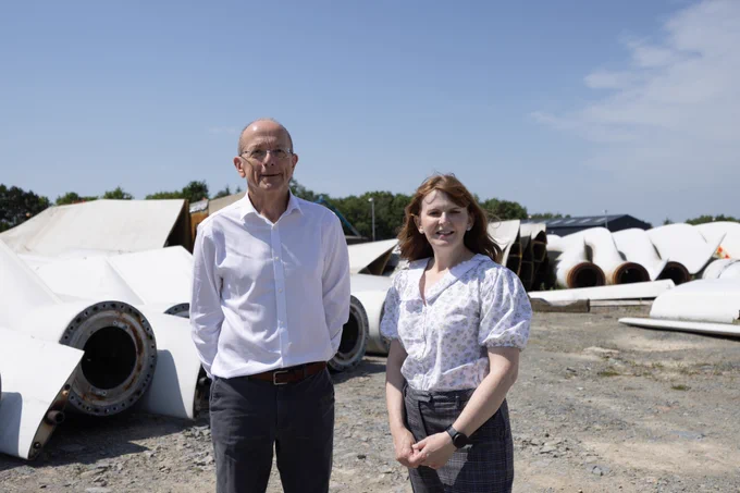Photograph of Economy Minister Dr Caoimhe Archibald with Plaswire Founder and CEO Andrew Billingsley.