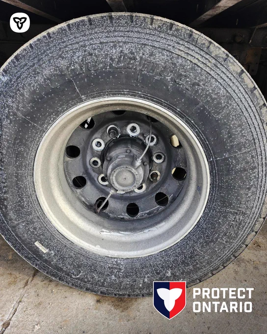 Photo of semi-trailer wheel with only 1 of 10 fasteners attached