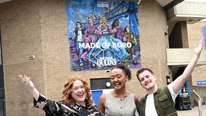 Smoggie Queens cast members Patsy Lowe, Alexandra Mardell and Elijah Young with the mural in Middlesbrough. 