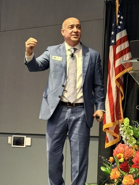 Mario Acosta Presenting
