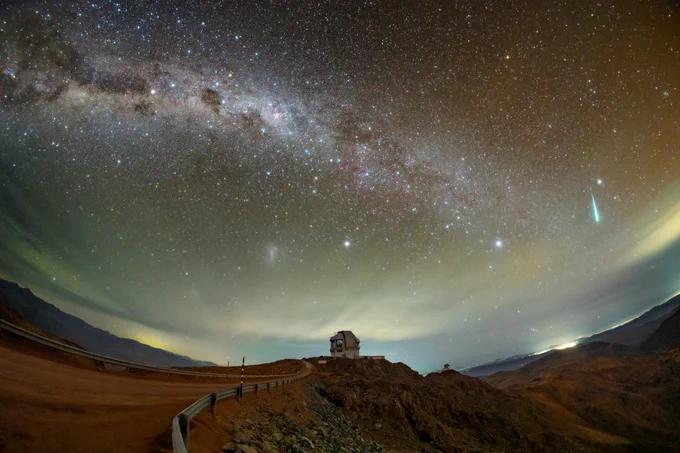 Meteoro pasando por el telescopio Gemini Sur en Chile