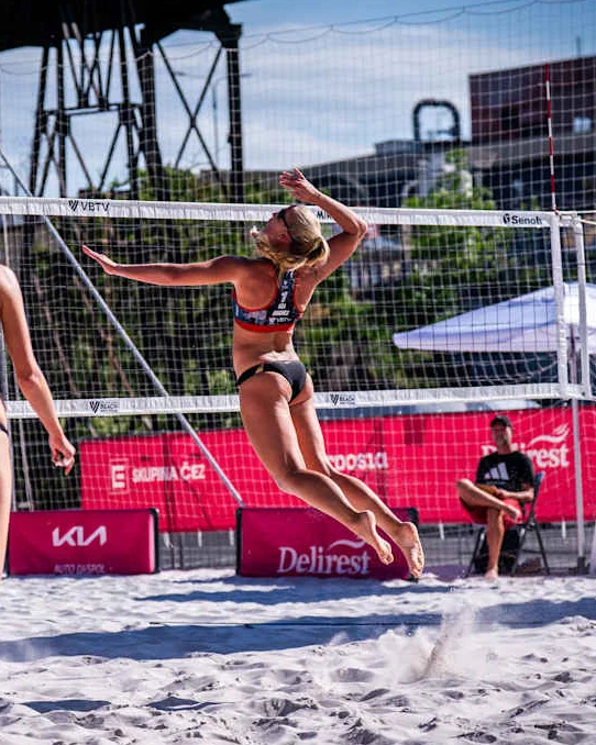Sara Hughes attacks
