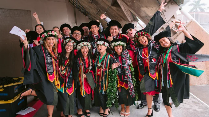 Group of UH Hilo Class of 2026 graduates, May 16. (Photo via University Relations/UH Hilo)