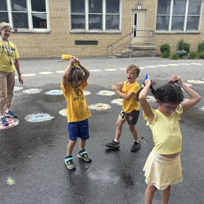 kids squeezing a sponge