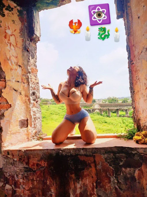 https://onlyfans.com/ketzallamadelcolor