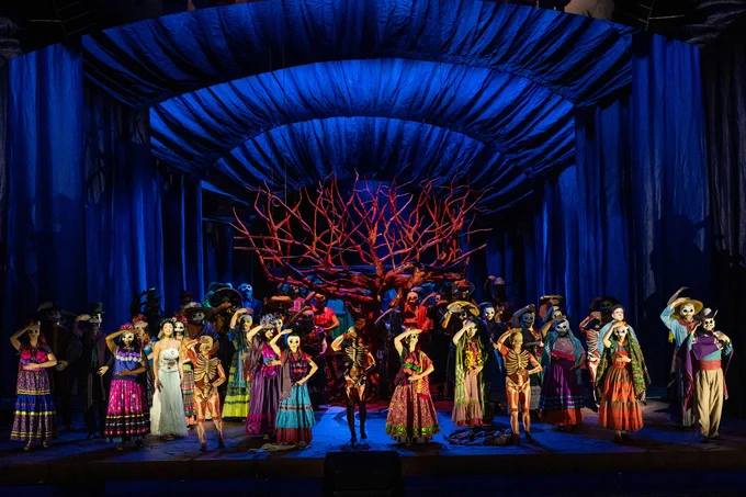 A scene from the opera EL ÚLTIMO SUEÑO DE FRIDA Y DIEGO.