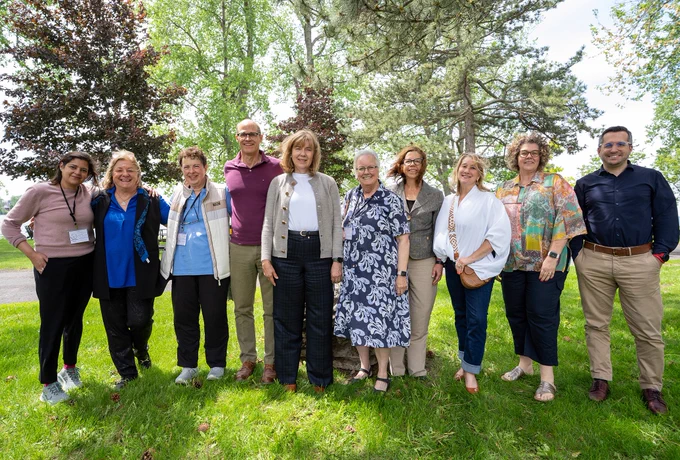 La Dre Susan Rogers, La Dre Janice Keefe,  La Dre Carole Estabrooks, Le Dr Ben Mortenson,  La Dre Jane Rylett, La Dre Anne Martin-Matthews, La Dre Lauren Griffith, Joanne Goldberg, La Dre Suzanne Dupuis-Blanchard, et Le Dr Andrew Costa