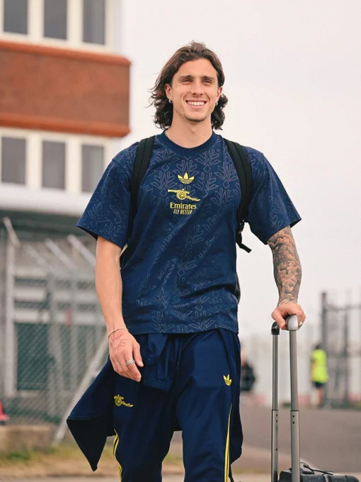 Riccardo Calafiori boarding the plane with Arsenal to fly to the Champions League final in Budapest